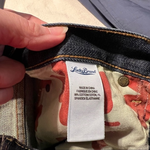 🍀LUCKY BRAND🍀 (NWOT) DENIM SHORTS SIZE 8 - Picture 6 of 8